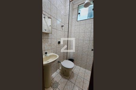 Banheiro de kitnet/studio para alugar com 1 quarto, 30m² em Marapé, Santos