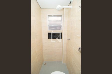 Banheiro de kitnet/studio para alugar com 1 quarto, 30m² em Vila Palmares, Santo André