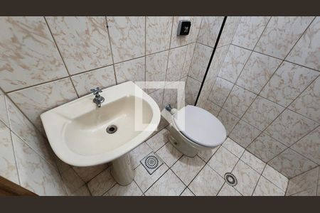 Banheiro  de kitnet/studio para alugar com 1 quarto, 30m² em Marapé, Santos