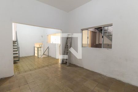 Sala de casa à venda com 3 quartos, 144m² em Vila Carmosina, São Paulo