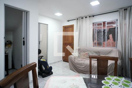 Sala de casa de condomínio à venda com 3 quartos, 110m² em Vila Araguaia, São Paulo