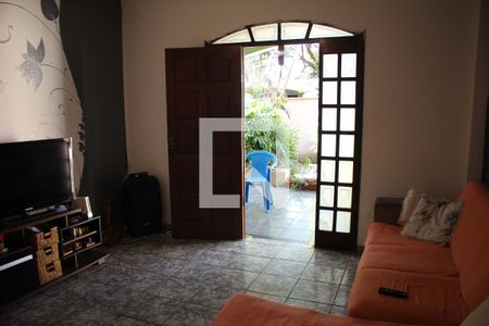 Sala de casa à venda com 3 quartos, 200m² em Santa Helena, Contagem