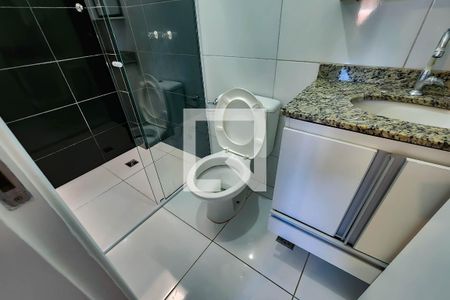 Banheiro de kitnet/studio para alugar com 1 quarto, 14m² em Jardim Peri Peri, São Paulo