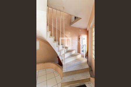Escada para o Segundo Piso de casa para alugar com 10 quartos, 200m² em Vila Mariana, São Paulo