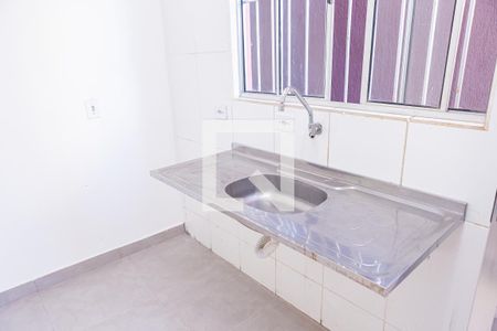 Sala e Cozinha de casa para alugar com 2 quartos, 45m² em Vila Paranagua, São Paulo