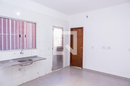 Sala e Cozinha de casa para alugar com 2 quartos, 45m² em Vila Paranagua, São Paulo