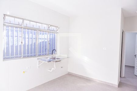 Sala e Cozinha de casa para alugar com 1 quarto, 26m² em Vila Paranagua, São Paulo