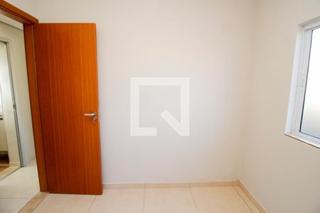 Quarto 1 de casa para alugar com 2 quartos, 60m² em São Geraldo, Belo Horizonte