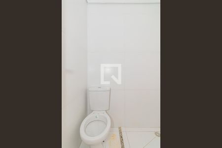 Banheiro  de kitnet/studio para alugar com 1 quarto, 24m² em Vila Mazzei, São Paulo