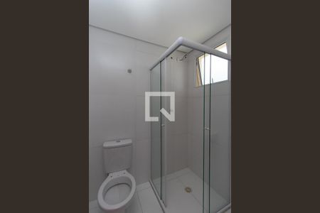 Banheiro de apartamento para alugar com 1 quarto, 27m² em Vila Mazzei, São Paulo