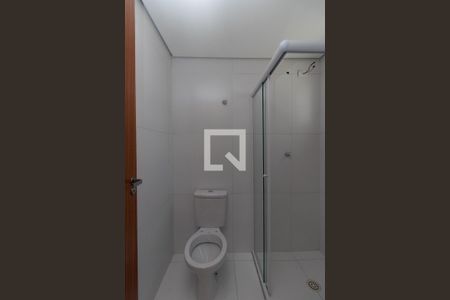 Banheiro de apartamento para alugar com 1 quarto, 27m² em Vila Mazzei, São Paulo