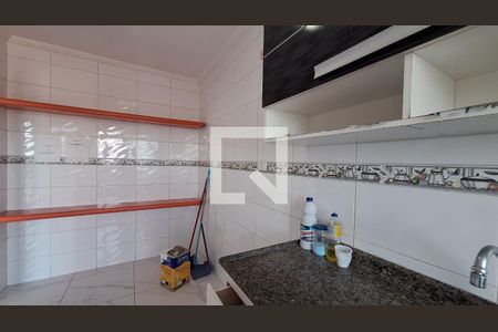 Cozinha de apartamento para alugar com 1 quarto, 50m² em Guilhermina, Praia Grande