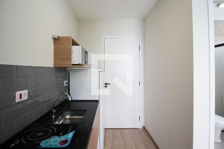 Cozinha de kitnet/studio para alugar com 1 quarto, 17m² em Indianópolis, São Paulo