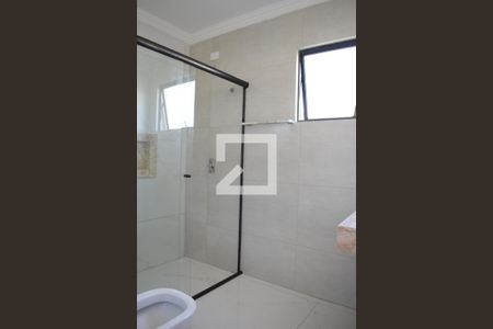 Banheiro Suíte de casa de condomínio para alugar com 3 quartos, 137m² em Xaxim, Curitiba