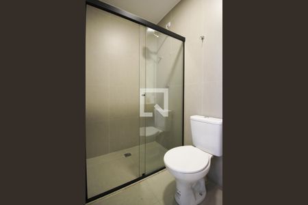 Banheiro de kitnet/studio para alugar com 1 quarto, 17m² em Indianópolis, São Paulo