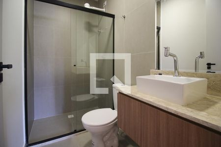 Banheiro de kitnet/studio para alugar com 1 quarto, 17m² em Indianópolis, São Paulo