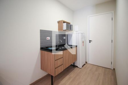 Cozinha de kitnet/studio para alugar com 1 quarto, 17m² em Indianópolis, São Paulo