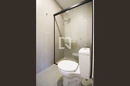 Banheiro de kitnet/studio para alugar com 1 quarto, 17m² em Indianópolis, São Paulo