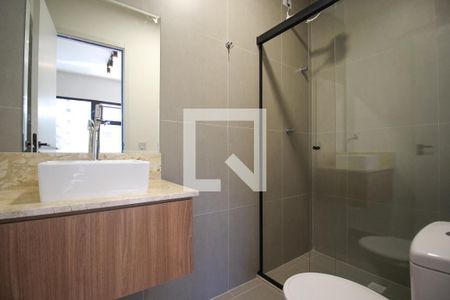 Banheiro de kitnet/studio para alugar com 1 quarto, 17m² em Indianópolis, São Paulo