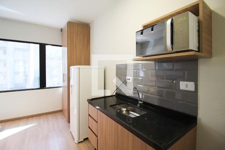 Cozinha de kitnet/studio para alugar com 1 quarto, 17m² em Indianópolis, São Paulo