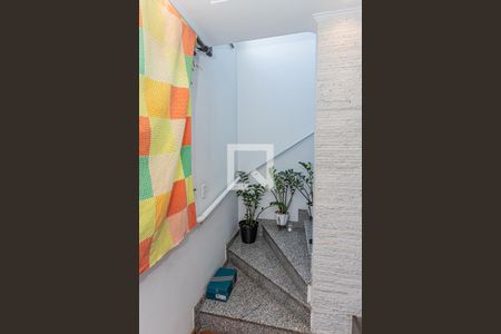 Escada de casa para alugar com 3 quartos, 154m² em Jardim Sao Jose, São Paulo