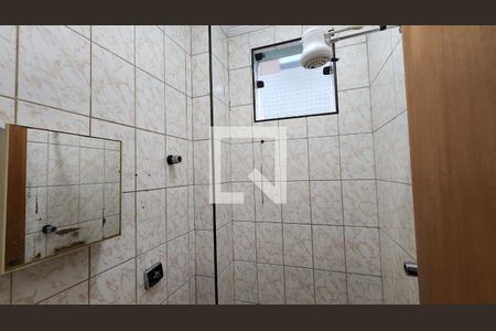 Banheiro de kitnet/studio para alugar com 1 quarto, 29m² em Marapé, Santos