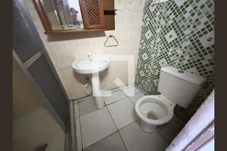 Banheiro de casa para alugar com 2 quartos, 75m² em Bento Ribeiro, Rio de Janeiro