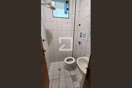 Banheiro de kitnet/studio para alugar com 1 quarto, 30m² em Marapé, Santos