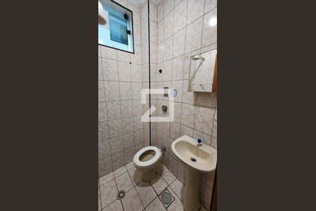 Banheiro de kitnet/studio para alugar com 1 quarto, 30m² em Marapé, Santos