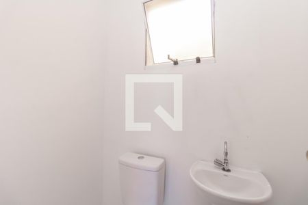 Lavabo de casa para alugar com 2 quartos, 70m² em Vila Paranagua, São Paulo
