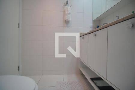 Banheiro 1 - Suíte de apartamento à venda com 3 quartos, 128m² em Jardim do Salso, Porto Alegre