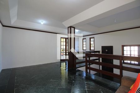 Casa de condomínio à venda com 320m², 5 quartos e 2 vagasSala