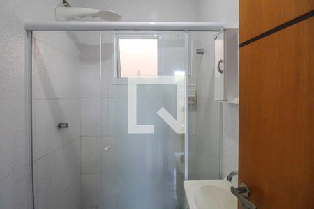 Quarto 1 - Banheiro  de casa para alugar com 1 quarto, 34m² em Vila Primavera, São Paulo