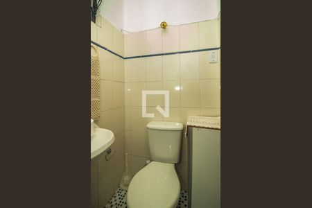 Banheiro de kitnet/studio para alugar com 1 quarto, 18m² em Menino Deus, Porto Alegre