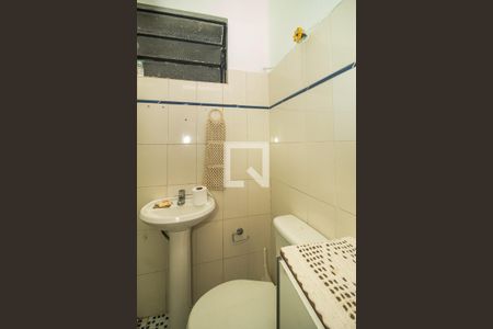 Banheiro de kitnet/studio para alugar com 1 quarto, 18m² em Menino Deus, Porto Alegre