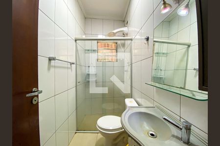 Banheiro de kitnet/studio para alugar com 1 quarto, 17m² em Vila Gomes, São Paulo