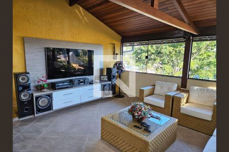 Casa à venda com 3 quartos, 272m² em Piratininga, Niterói