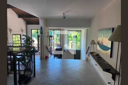 Casa à venda com 3 quartos, 260m² em Matapaca, Niterói