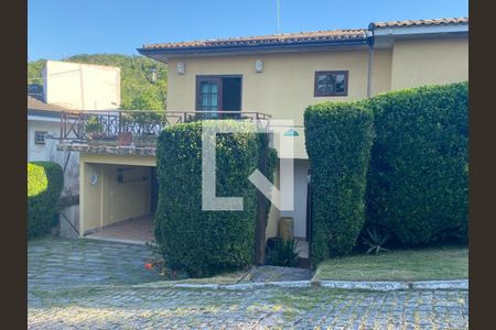 Casa à venda com 3 quartos, 260m² em Matapaca, Niterói