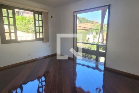 Casa à venda com 4 quartos, 244m² em Badu, Niterói