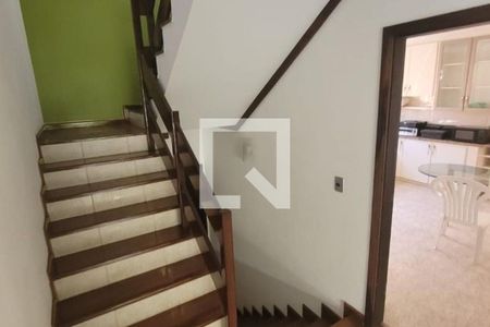Casa à venda com 244m², 4 quartos e 4 vagas