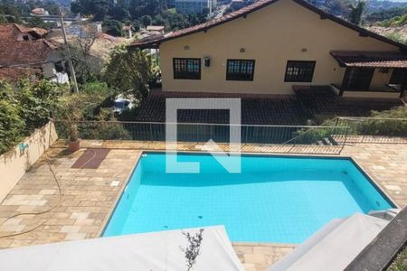 Casa à venda com 244m², 4 quartos e 4 vagas