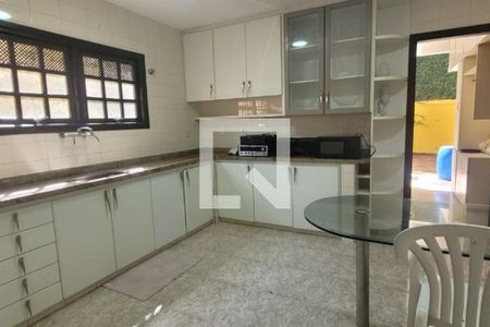 Casa à venda com 244m², 4 quartos e 4 vagas