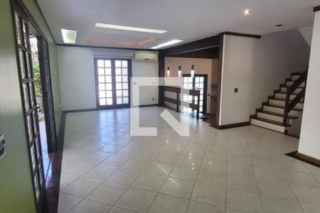 Casa à venda com 244m², 4 quartos e 4 vagas