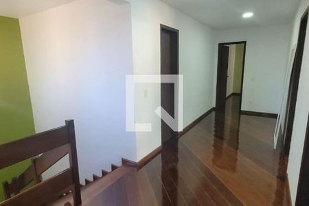 Casa à venda com 244m², 4 quartos e 4 vagas