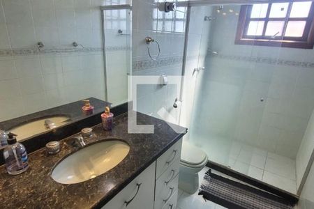 Casa à venda com 244m², 4 quartos e 4 vagas