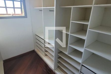 Casa à venda com 244m², 4 quartos e 4 vagas