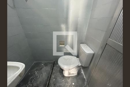 Banheiro de casa para alugar com 1 quarto, 35m² em Vila Valqueire, Rio de Janeiro