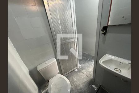 Banheiro de casa para alugar com 1 quarto, 35m² em Vila Valqueire, Rio de Janeiro