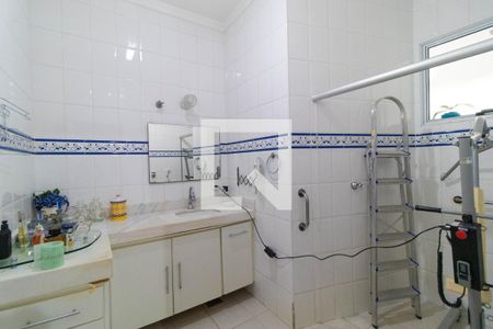 Casa para alugar com 369m², 5 quartos e 2 vagas Casa para alugar com 369m², 5 quartos e 2 vagasBanheiro da Suíte 03